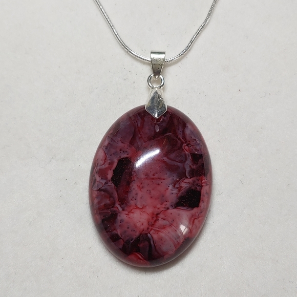 Necklace Oval Crimson and White Marbled Resin - Picture 2 of 5